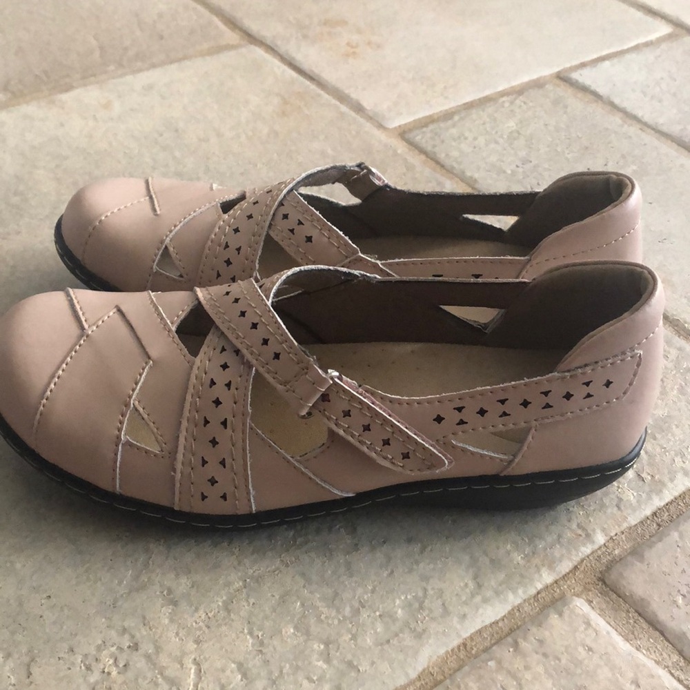 NWOT Irrefour Leather Beige/Blush Shoes Size 9